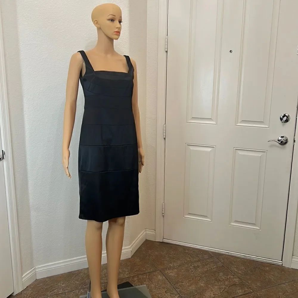 Sangria Size 6 Little Black Dress Body-Con Slimming Back Slit